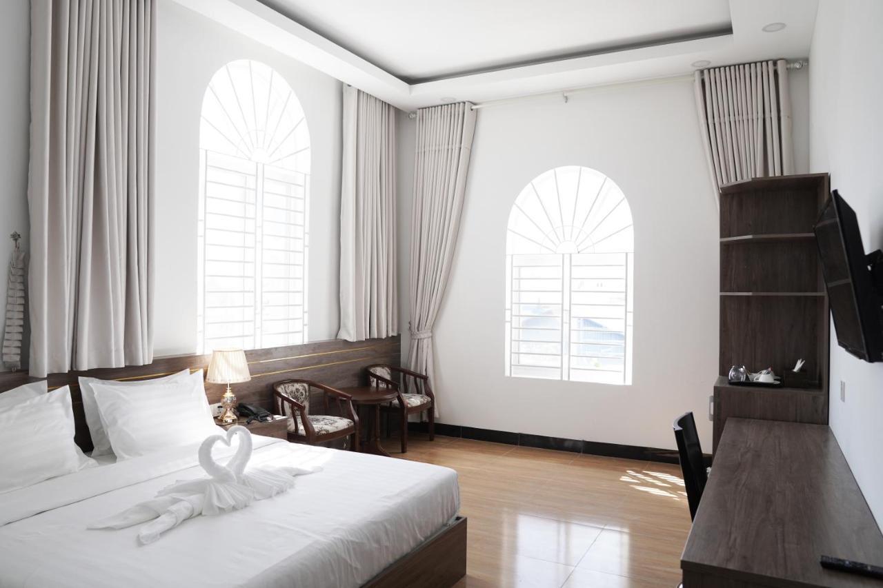 Apple Hotel Three - Near Pnh Airport Phnom Penh Exteriör bild