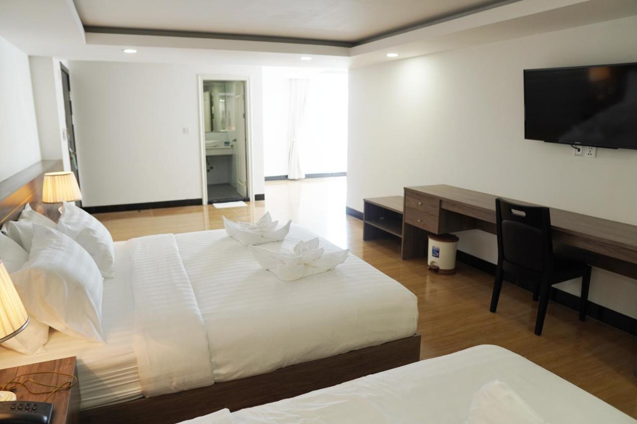 Apple Hotel Three - Near Pnh Airport Phnom Penh Exteriör bild