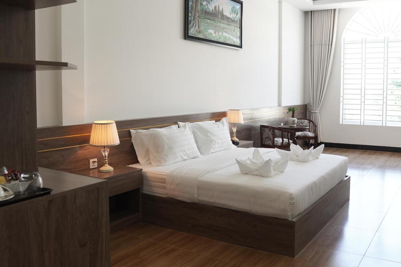 Apple Hotel Three - Near Pnh Airport Phnom Penh Exteriör bild