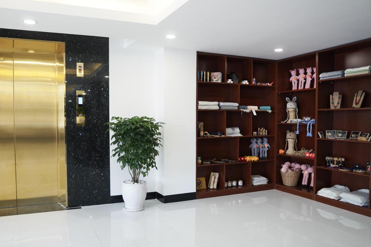 Apple Hotel Three - Near Pnh Airport Phnom Penh Exteriör bild