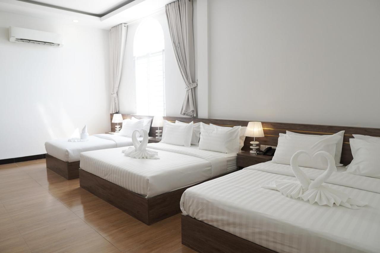 Apple Hotel Three - Near Pnh Airport Phnom Penh Exteriör bild