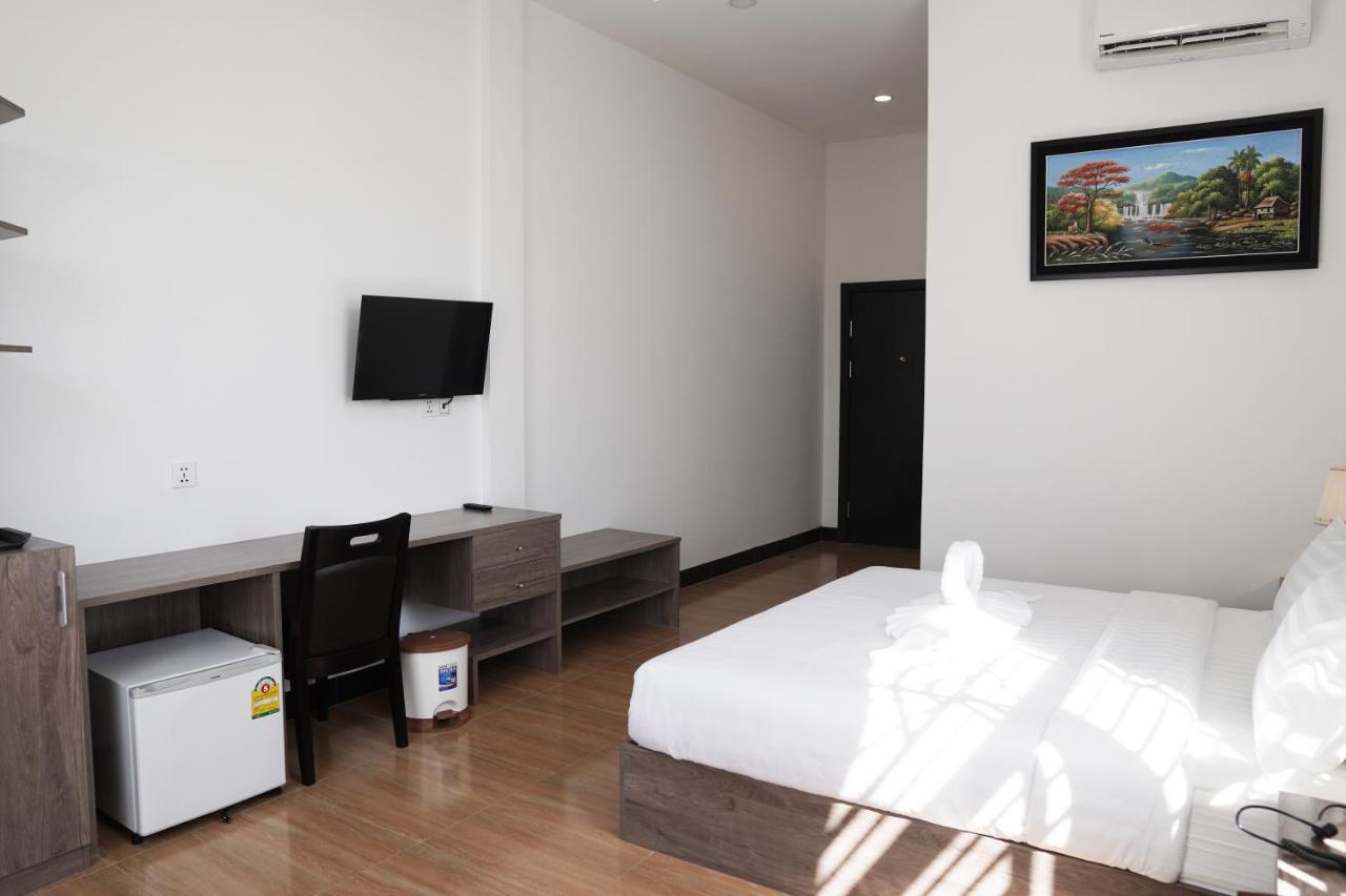 Apple Hotel Three - Near Pnh Airport Phnom Penh Exteriör bild