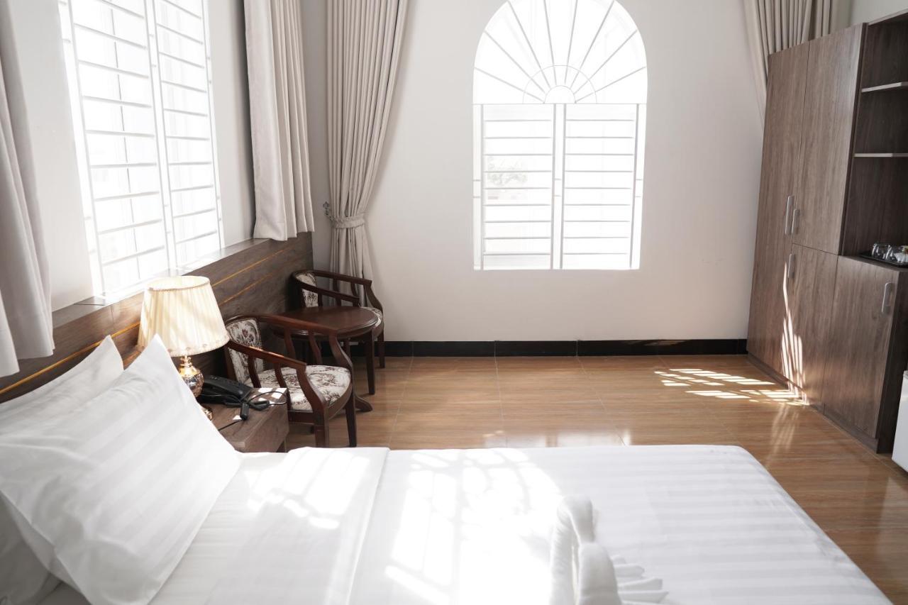 Apple Hotel Three - Near Pnh Airport Phnom Penh Exteriör bild