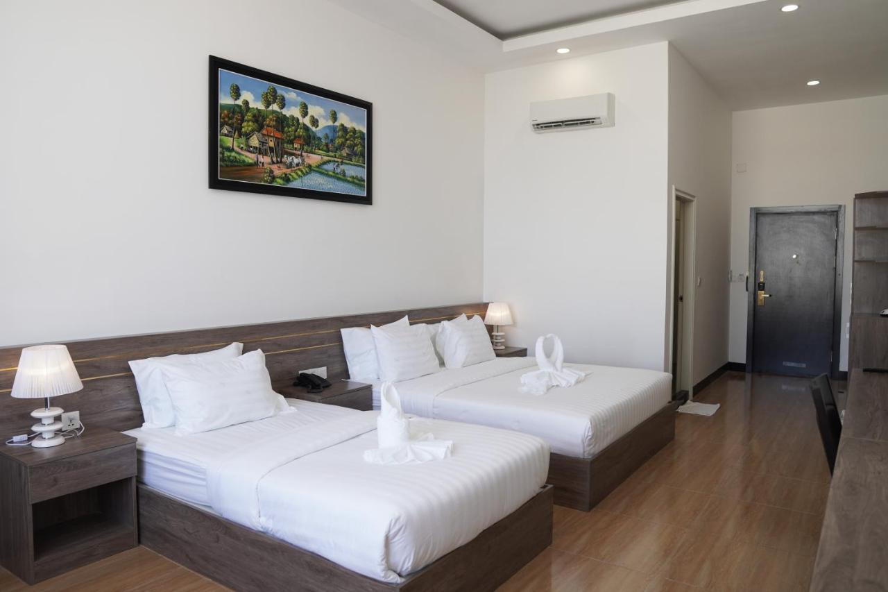 Apple Hotel Three - Near Pnh Airport Phnom Penh Exteriör bild