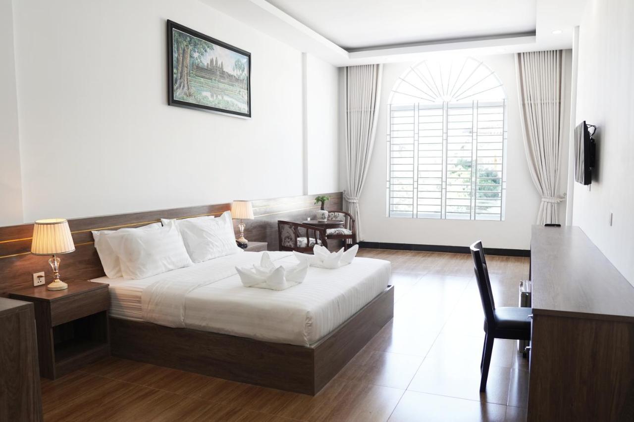 Apple Hotel Three - Near Pnh Airport Phnom Penh Exteriör bild