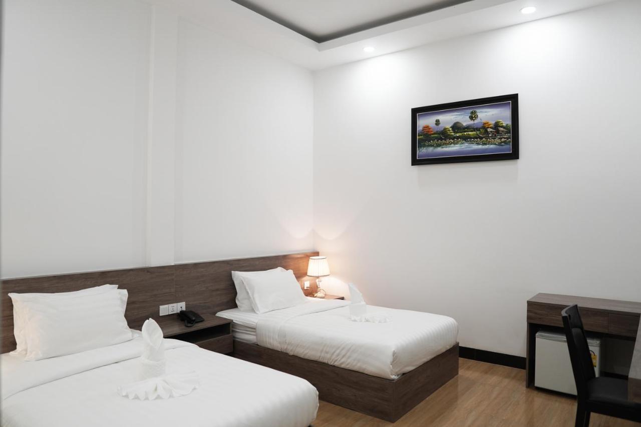 Apple Hotel Three - Near Pnh Airport Phnom Penh Exteriör bild