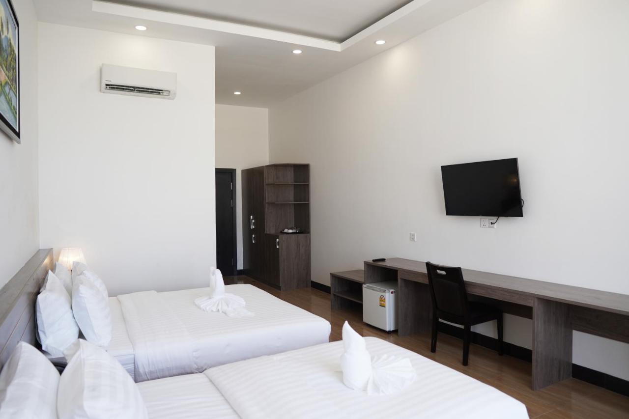 Apple Hotel Three - Near Pnh Airport Phnom Penh Exteriör bild