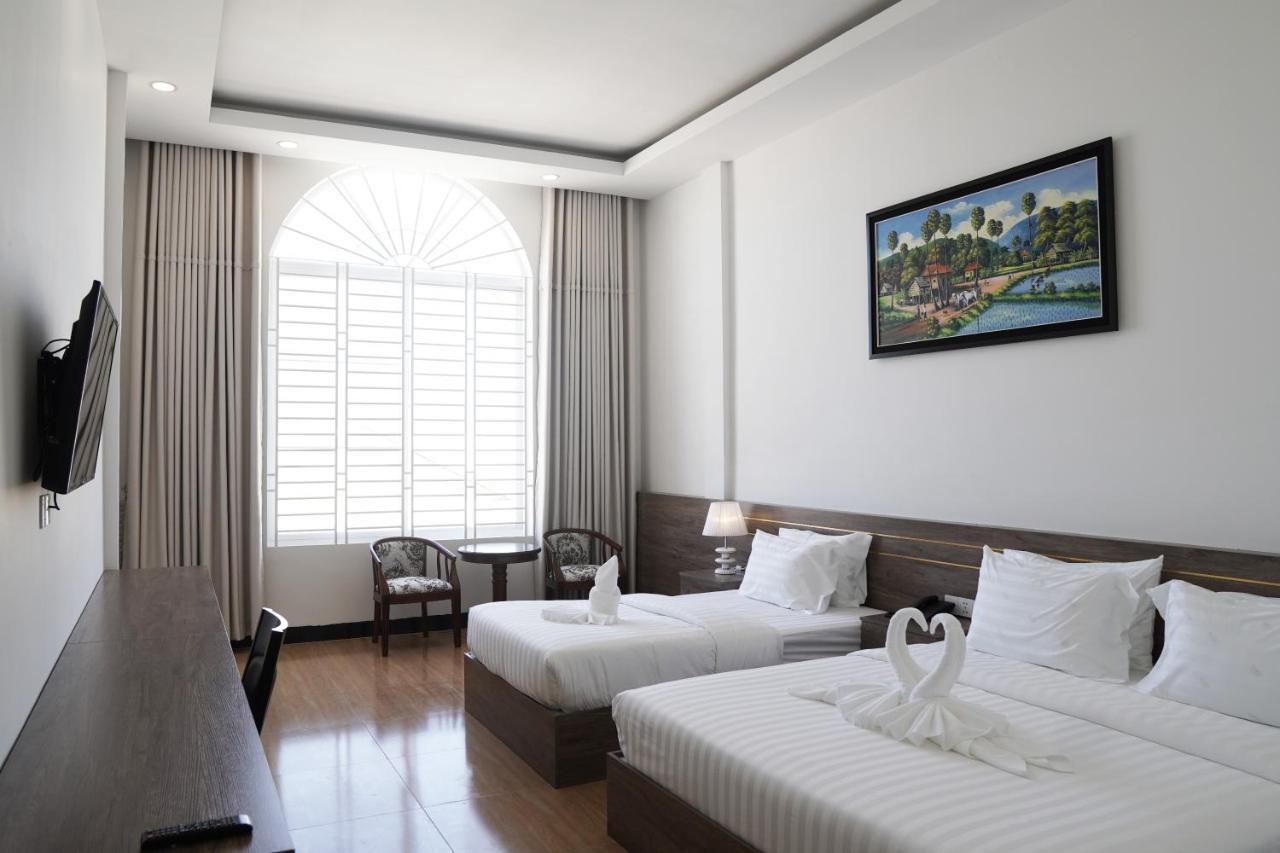 Apple Hotel Three - Near Pnh Airport Phnom Penh Exteriör bild