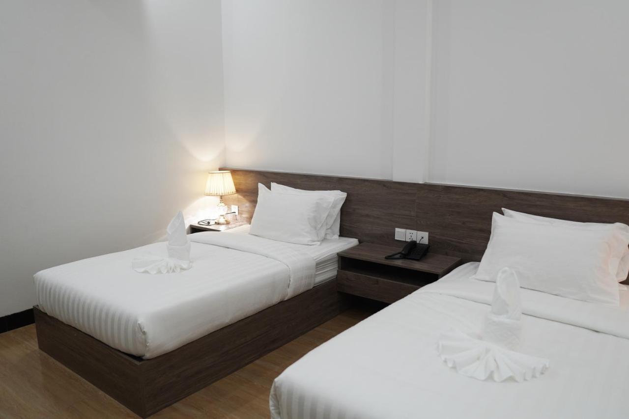 Apple Hotel Three - Near Pnh Airport Phnom Penh Exteriör bild
