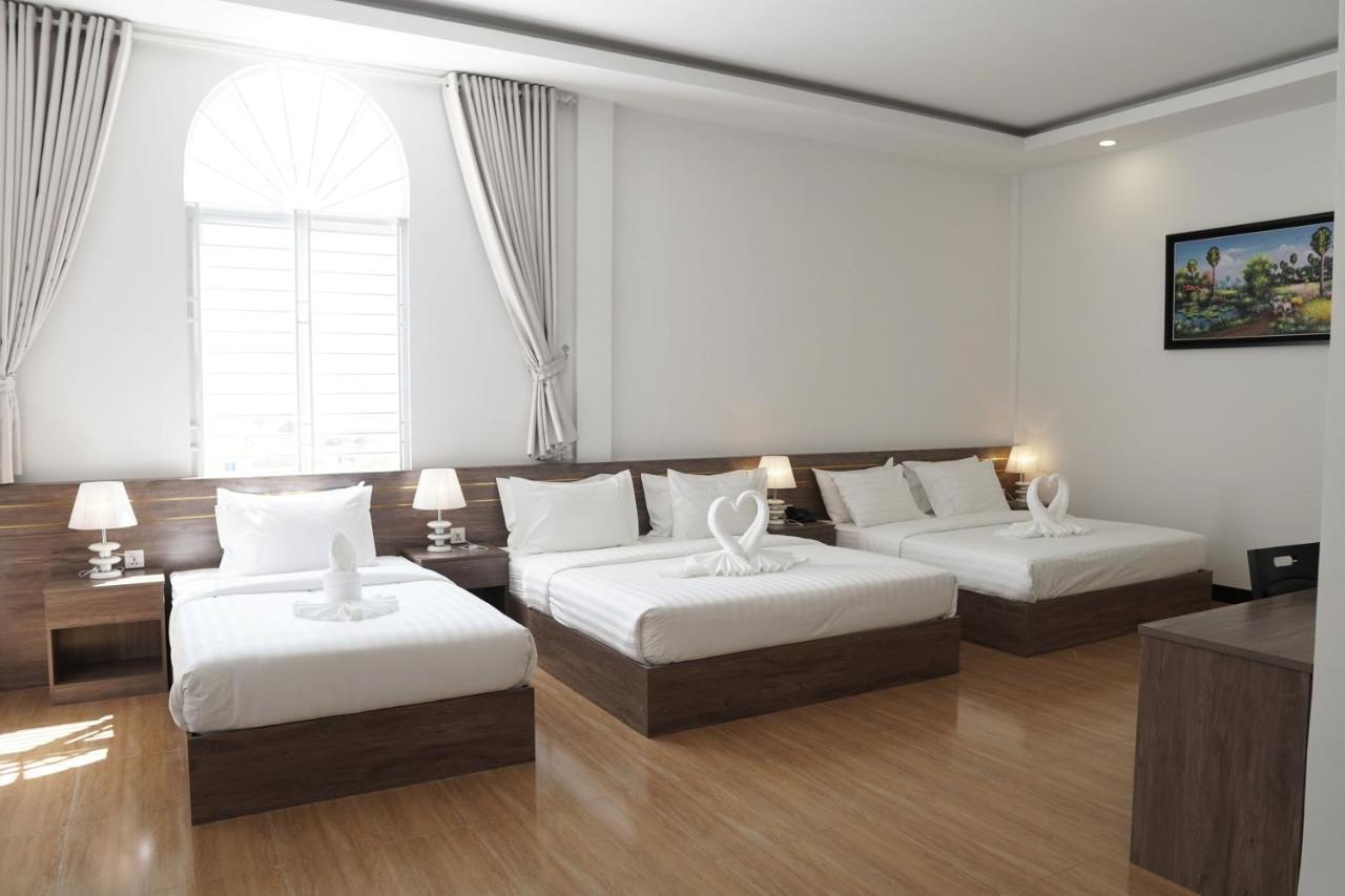 Apple Hotel Three - Near Pnh Airport Phnom Penh Exteriör bild
