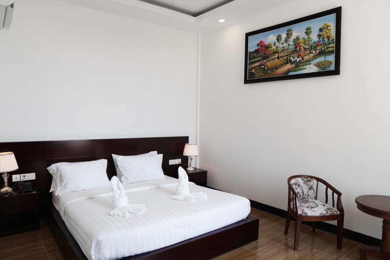Apple Hotel Three - Near Pnh Airport Phnom Penh Exteriör bild